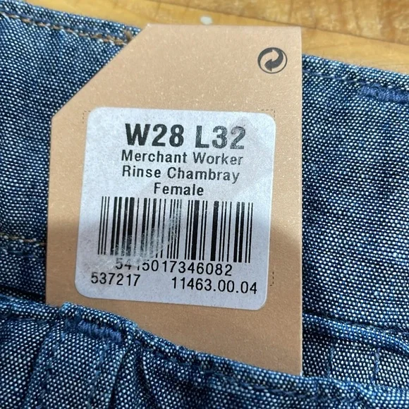 NWT-Levi’s women’s lightweight Made and Crafted jeans- Sz 28/32 - Picture 6 of 9